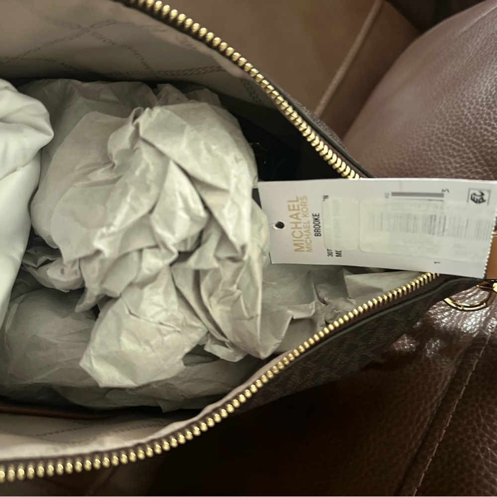 New Michael Kors Brooke Medium Logo Bucket Bag